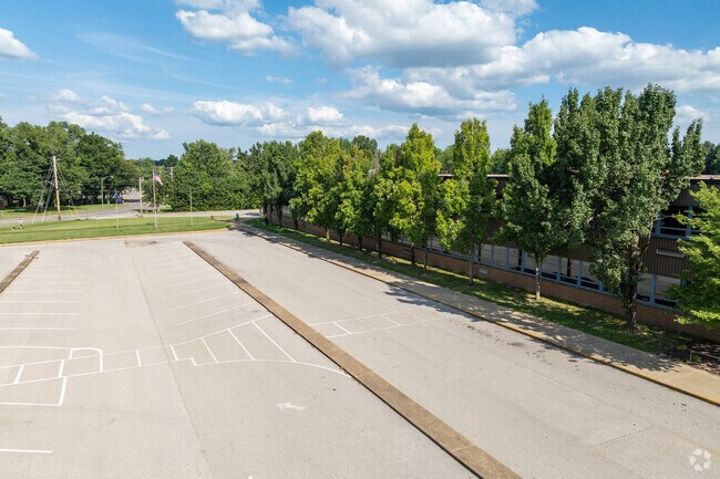 The student population of Thompkins Middle School is 616 and the school serves 6-8.