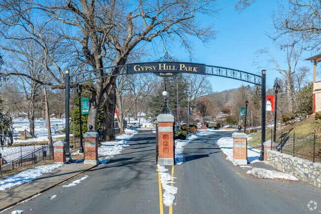 Gypsy Hill Park has a small duck pond where locals can come to feed the water fowl.