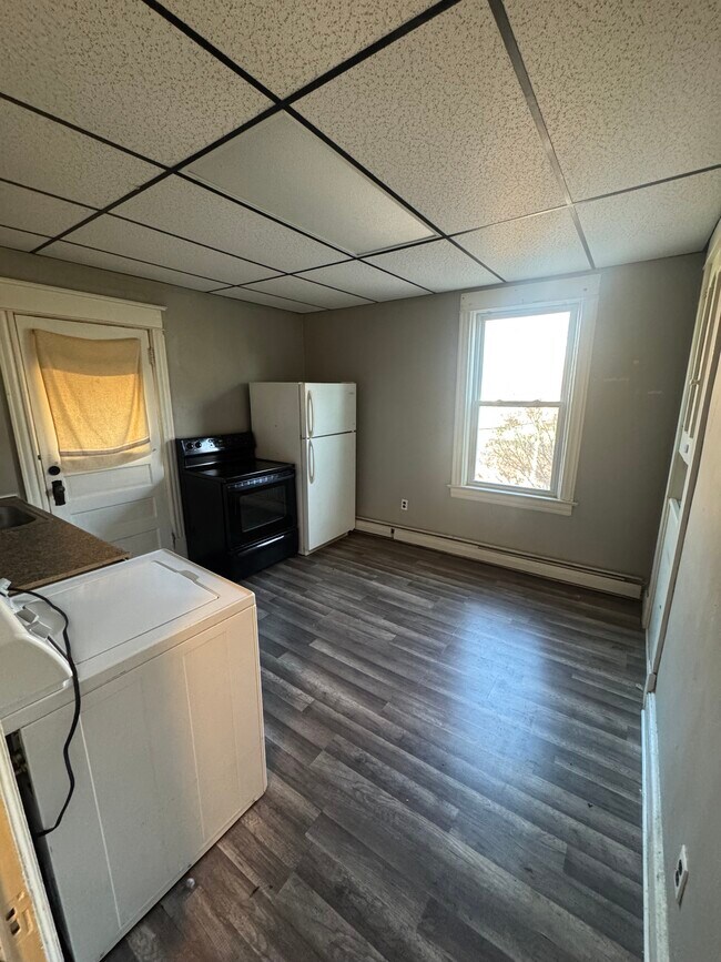 150 Linden St unit 150 Linden st, Pittsfield, MA 01201 - photo 3