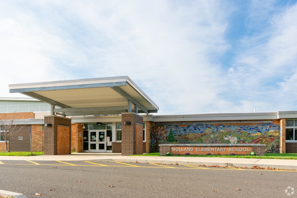 Holland Elementary School provides education in the neighborhood of 
Northampton.