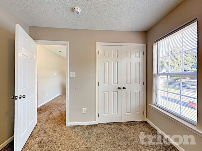 5126 Timbertop Ln, Charlotte, NC 28215 - photo 5