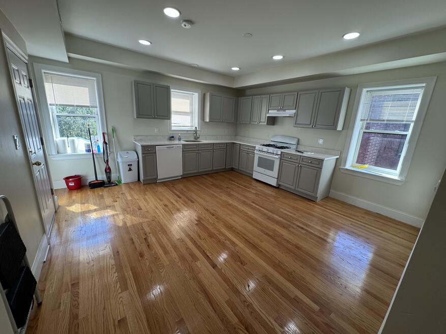 2028 Massachusetts Ave unit 1, Cambridge, MA 02140 - photo 1