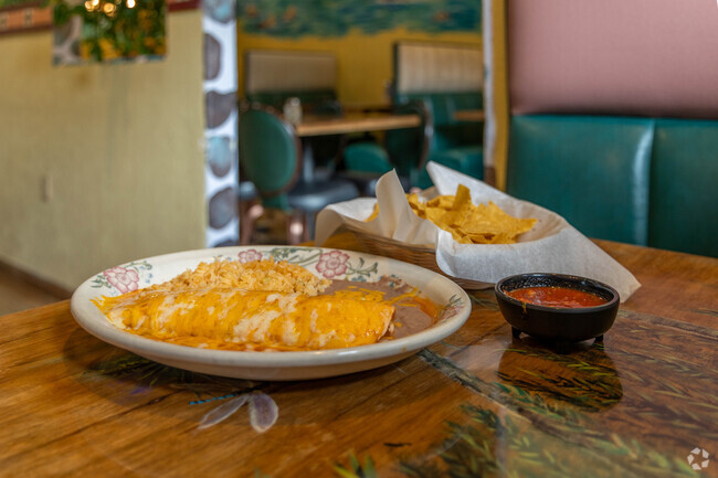 Mexican food is just one of the many dining options nearby for residents of Summit Puyallup.