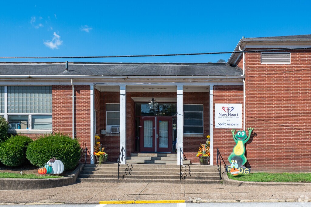 Speiro Academy has 21 students in grades K-11.