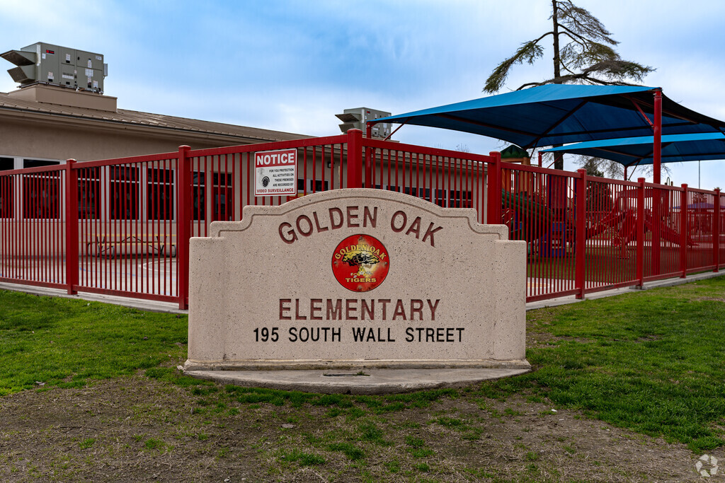 The sign at Golden Oak Elementary welcomes students and staff as they enter the ground.