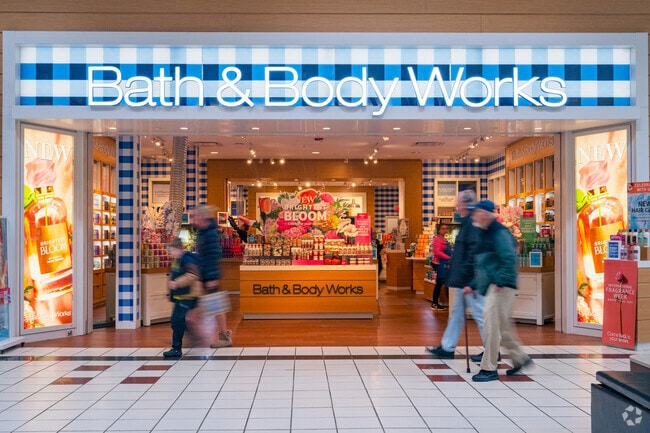 Auburn Mall makes a great space for families to do some shopping in Pakachoag.