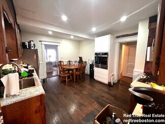 200 Commonwealth Ave Unit 1, Chestnut Hill, MA 02467