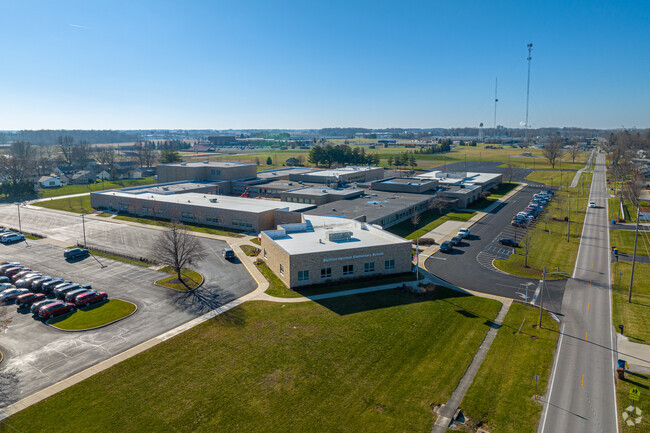Bluffton Harrison Elementary School has a student-teacher ratio of 15 to 1.