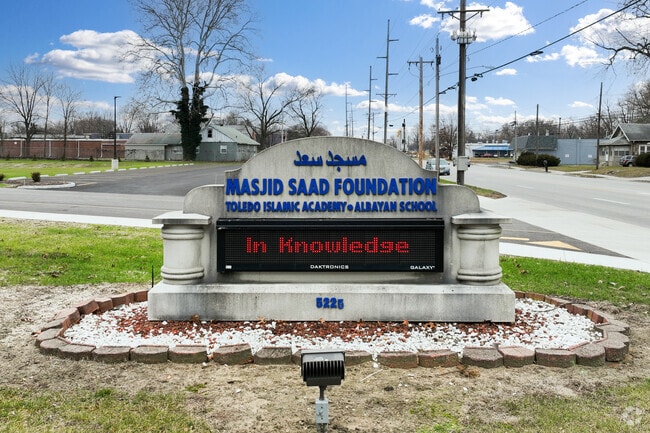 Toledo Islamic Academy Sign