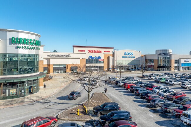 Large shopping centers surround Silver Lake North.