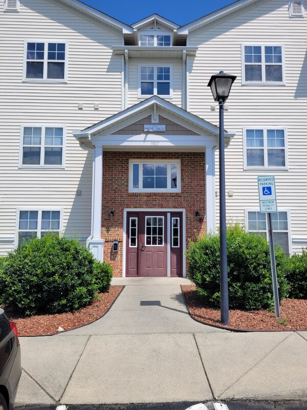 9809 Hyde Glen Ct, Charlotte, NC 28262 - photo 1