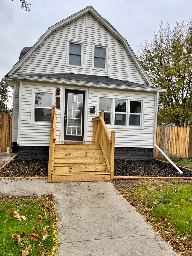 620 Kirkwood Ave, Waterloo, IA 50701