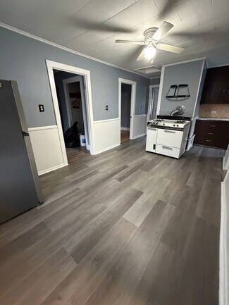 571 Slade St, Fall River, MA 02724