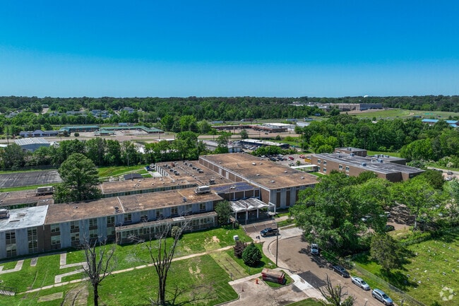 Jim Hill High School, serving 890 students, has a student-to-teacher ratio of 13 to 1.