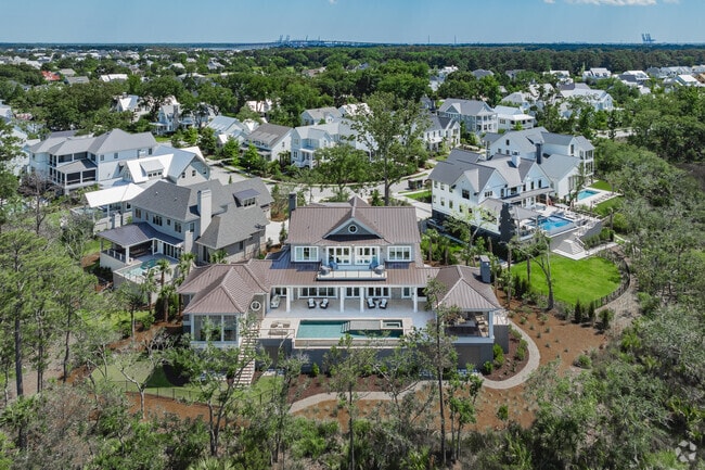 Find modern homes on Daniel Island situated between the Cooper and Wando Rivers.