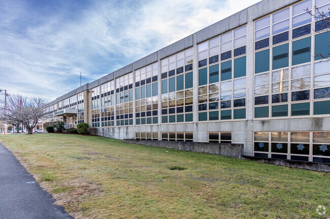 The long exteriors of the Shawsheen Elementary School in Wilmington, MA.