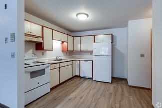 706 12th St SW, Forest Lake, MN 55025