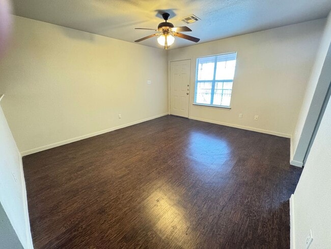 408 Brittney Way unit C, Harker Heights, TX 76548 - photo 3