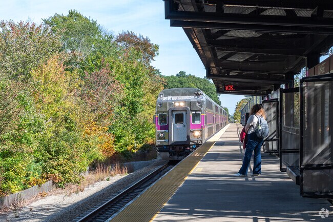 Many commuter of Strawberry Hill choice to take the train to Boston.