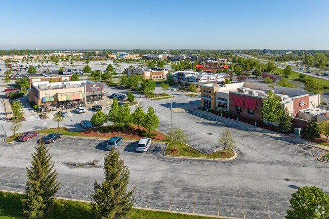 Brookside Marketplace has multiple restaurants to choose from in Brookside Glen.