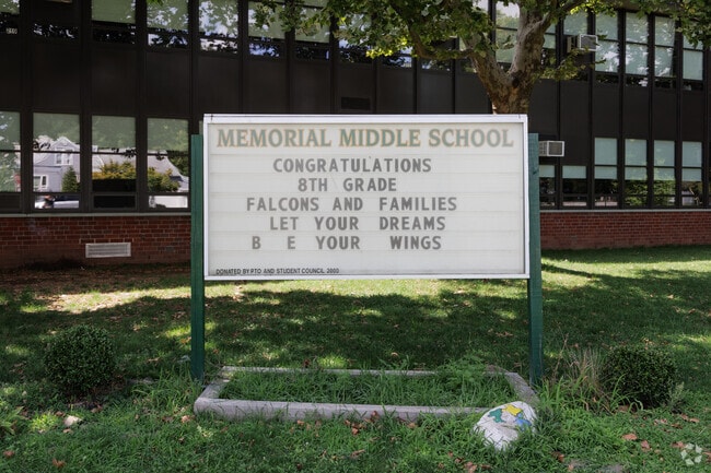 Memorial Middle School gets a grade rating of A from Niche.