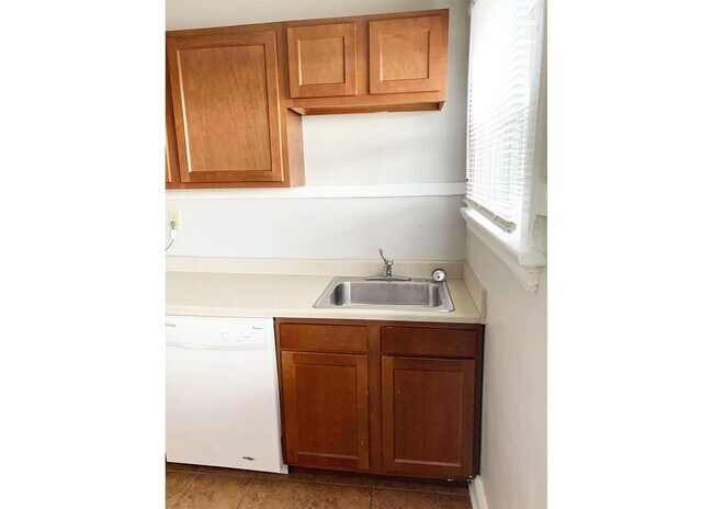 415 Probasco St unit 423-06, Cincinnati, OH 45220 - photo 3