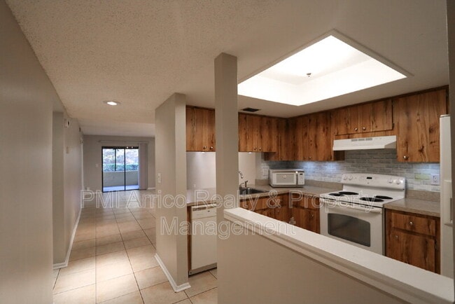 4957 Puritan Cir, Tampa, FL 33617 - photo 5