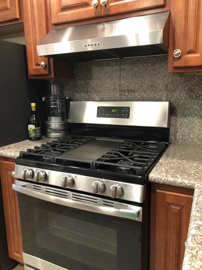 Piccadilly Manor unit 258, Lawndale, CA 90260 - photo 6