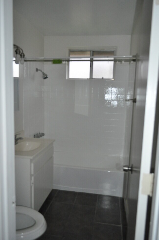 4059 W 137th St unit C, Hawthorne, CA 90250 - photo 6