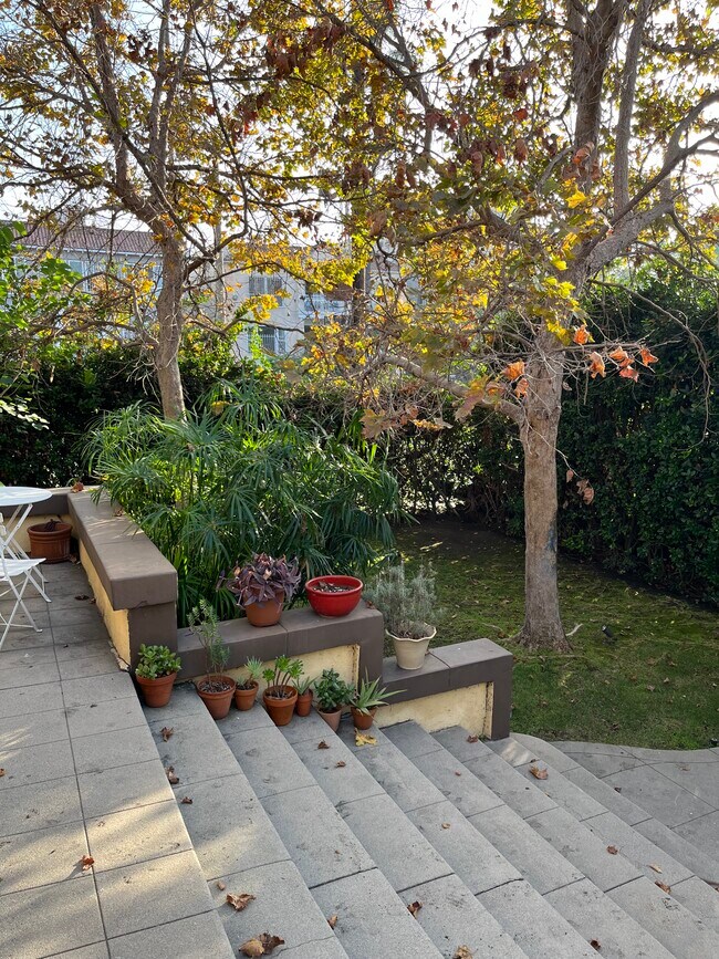 504 N Heliotrope Dr unit 502 N heliotrope, Los Angeles, CA 90004 - photo 4