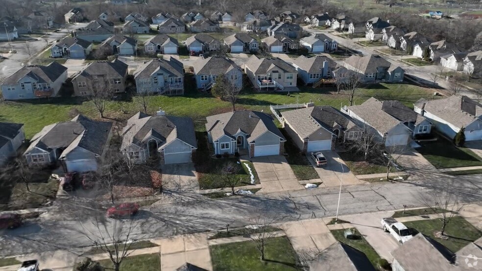 7218 N Cypress Ave, Kansas City, MO 64119 - photo 2