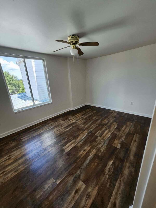 126 E Main St unit 4, Luray, VA 22835 - photo 3