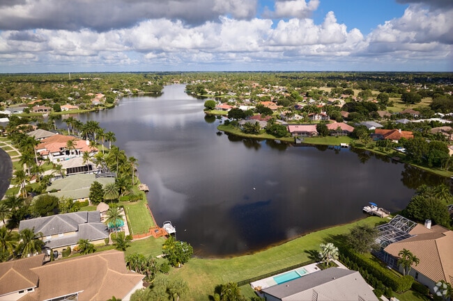Greenview Shores of Wellington has two large lakes.