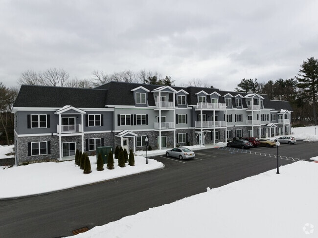 Luxury apartments in Niskayuna offer living space closer to the hustle and bustle of town.