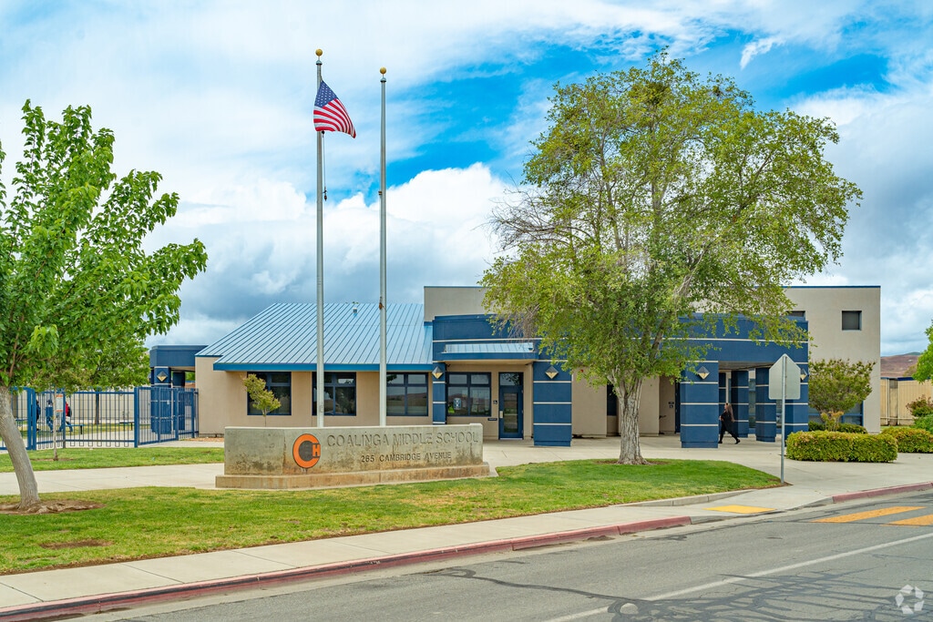 Coalinga Middle School serves grades 6-8 in Coalinga.