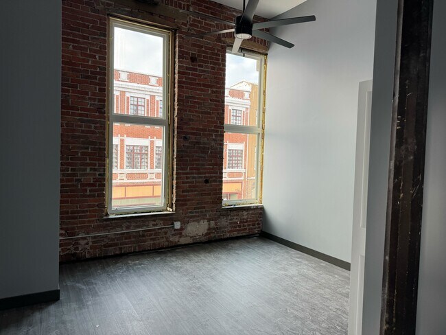 231 E Main St unit 201, Ottumwa, IA 52501 - photo 3