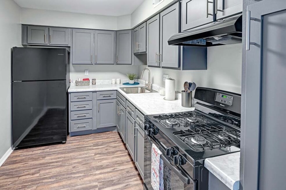 Wilson Plaza, Columbus, OH 43204 - photo 1