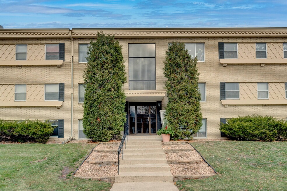 Edgecumbe Terrace, Saint Paul, MN 55116 - photo 1