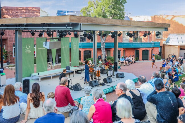 The Green Show is an excellent place to see amazing live music in Lithia Park.
