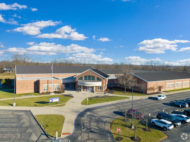 Creekview Elementary School has many students enrolled.