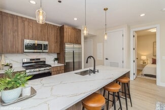 3043 W Irving Park Rd, Chicago, IL 60618