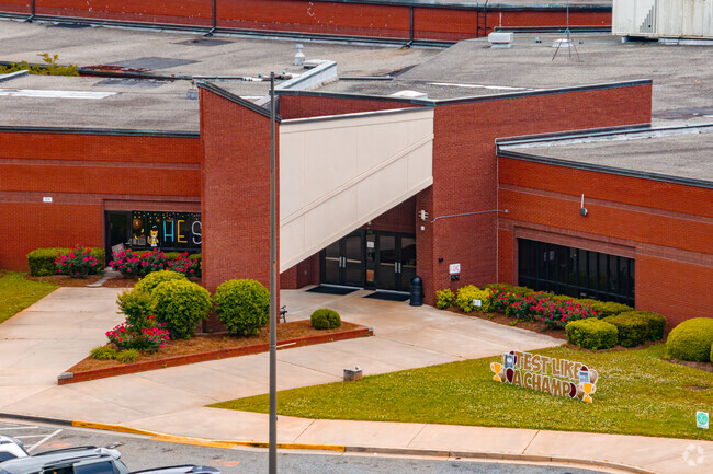 Samuel E. Hubbard Elementary School has a 14 to 1 student to teacher ratio.