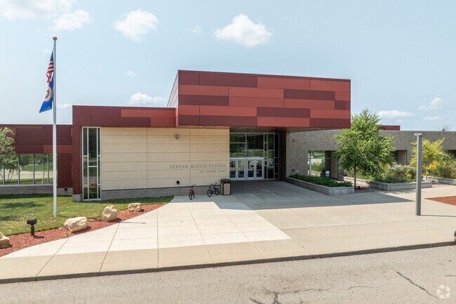 Jordan Middle School earned an overall grade of B+ from Niche.com.