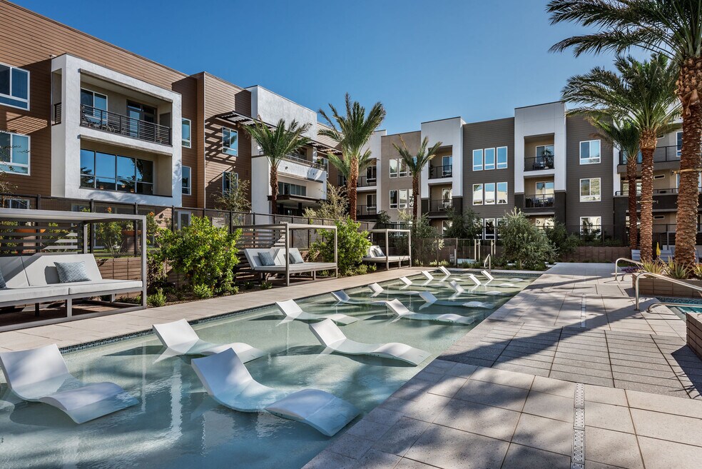 Maxwell on 66th, Phoenix, AZ 85054 - photo 1