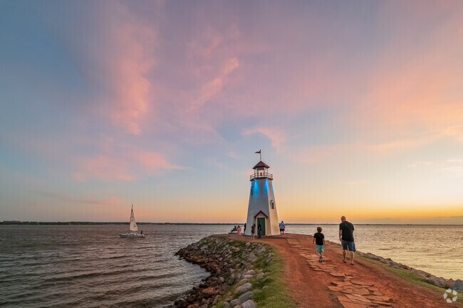 Locals can enjoy beautiful sunsets and boating at Lake Hefner near Macklanburg Park.