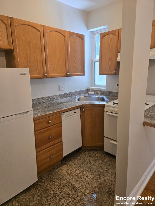 1189 Commonwealth Ave unit 16, Boston, MA 02134 - photo 4