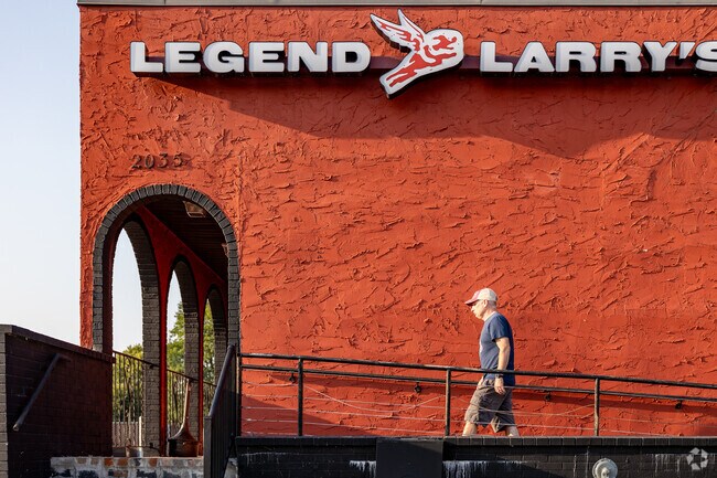 In Haevers Corner Legend Larry's is the place for delicious wings.