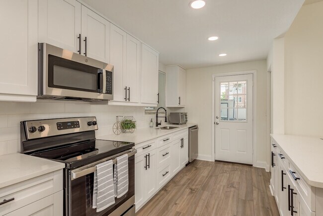 206 W Warren Ave unit ID1053150P, Tampa, FL 33602 - photo 7