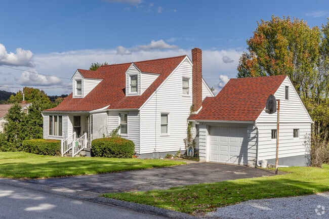 Most Cape Cods in Davidsville were built in the 1970s and 1980s.