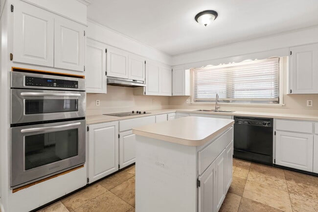 7001 W Markham St, Little Rock, AR 72205 - photo 7